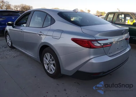 2025 Toyota Camry Le z USA, uszkodzony, nr VIN 4T1DAACK4SU075101